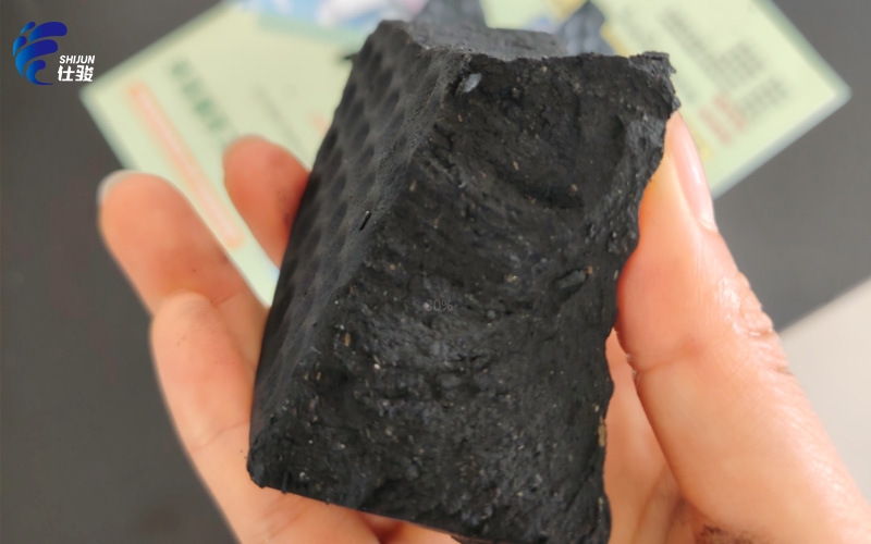 污泥濃度7%的化工廠厭氧污泥處理后40%干度